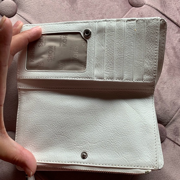 Michael Kors leather wallet - Picture 2 of 6